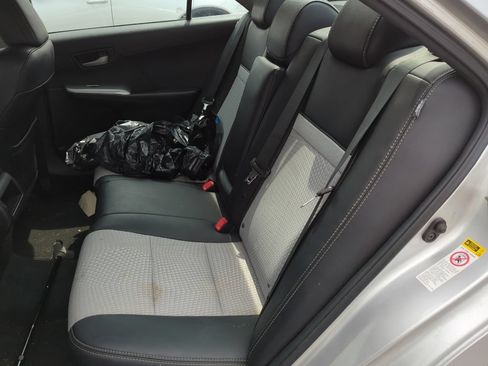 Used 2014 Toyota Camry SE FWD image 6