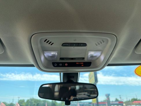 Used 2019 Chevrolet Traverse LT FWD image 20