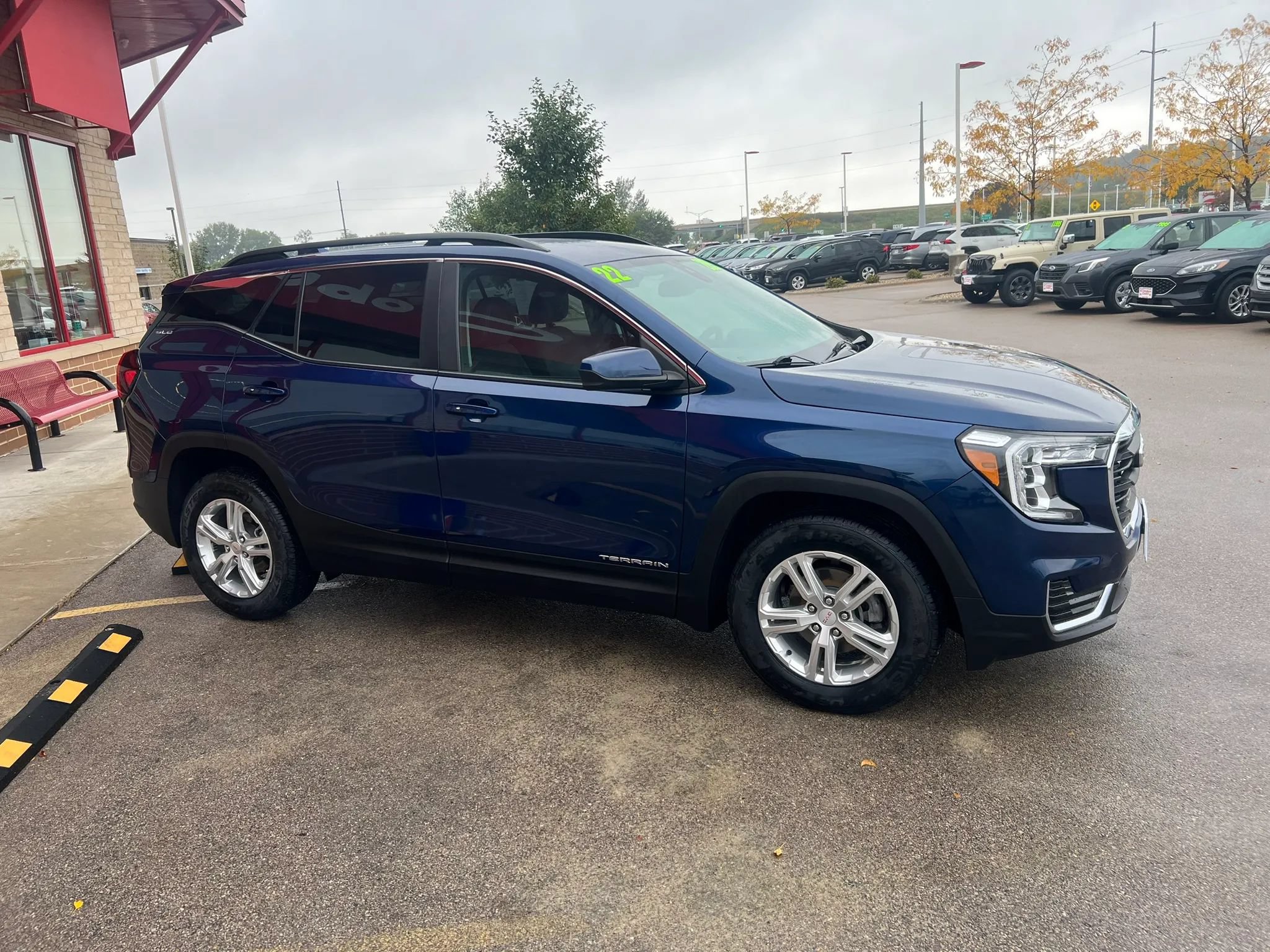 Used 2022 GMC Terrain SLE w/ Driver Convenience Package AWD/4WD image 3