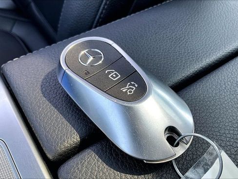 Used 2025 Mercedes-Benz C 300 4MATIC Sedan image 10