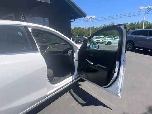 Used 2023 Chevrolet Malibu LT image 11