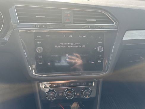 Used 2020 Volkswagen Tiguan SE AWD/4WD image 14