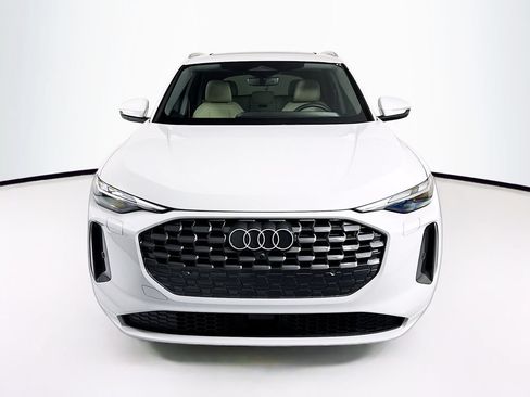 Certified 2025 Audi Q5 Premium AWD/4WD image 2