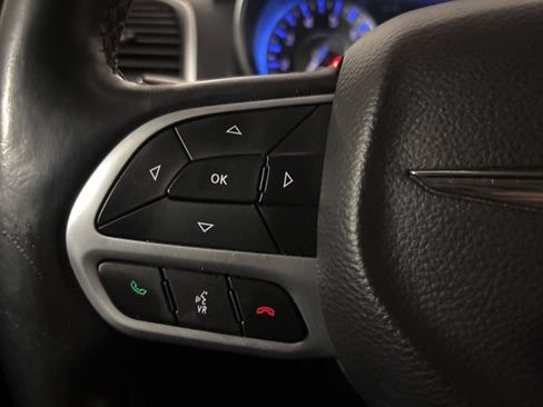 Used 2018 Chrysler 300 Limited w/ Safetytec Plus Group image 18