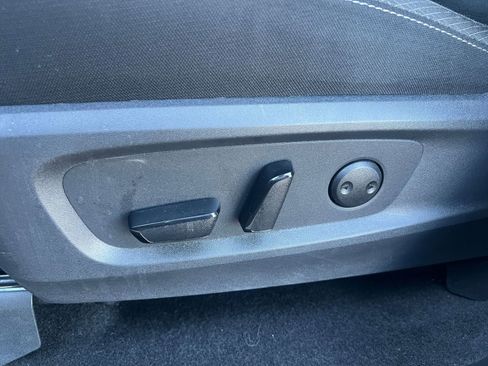 Used 2025 Nissan Pathfinder SV image 24