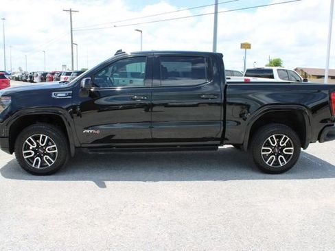 Used 2025 GMC Sierra 1500 AT4 w/ AT4 Premium Package AWD/4WD image 9