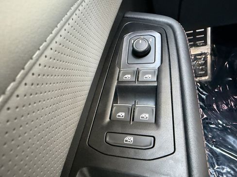 Used 2025 Volkswagen Atlas Peak Edition SE AWD/4WD image 27