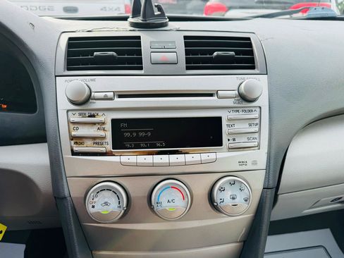 Used 2010 Toyota Camry LE FWD image 12