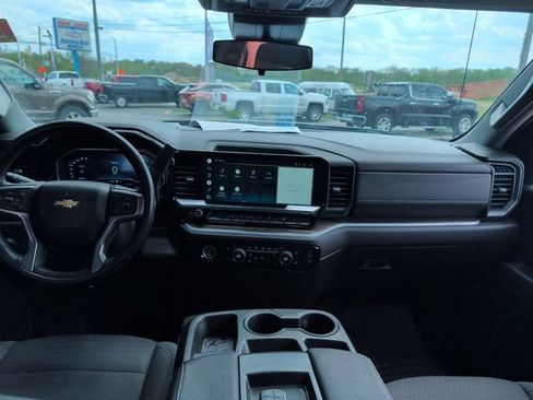 Used 2022 Chevrolet Silverado 1500 LT AWD/4WD image 14
