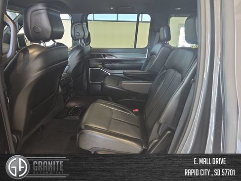 Used 2024 Jeep Wagoneer Series III AWD/4WD image 24