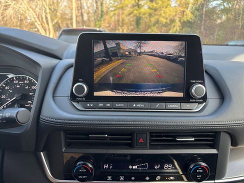 Used 2025 Nissan Rogue SV image 25