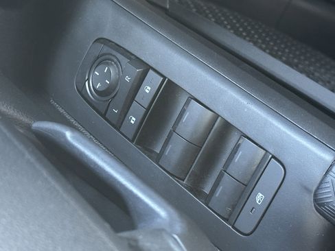 Used 2025 Toyota Tacoma SR5 image 43