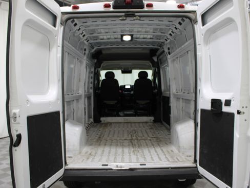 Used 2025 RAM ProMaster 2500 w/ Convenience Group FWD image 17