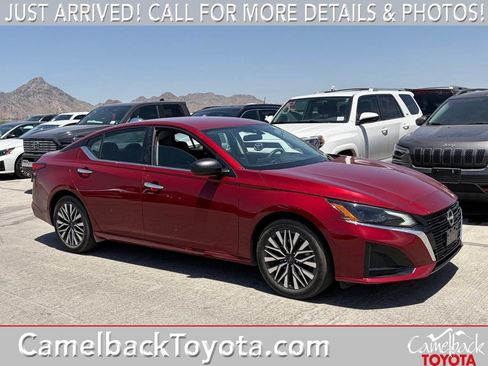 Used 2025 Nissan Altima 2.5 SV FWD image 1