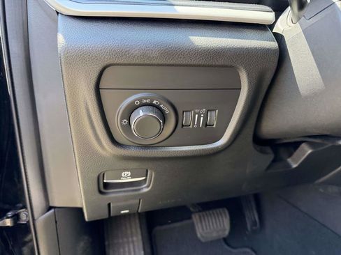 Used 2023 Jeep Grand Cherokee Laredo AWD/4WD image 25