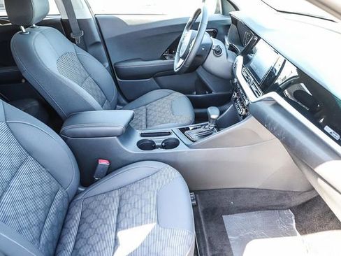 Used 2022 Kia Niro LXS w/ Digital Cluster Package image 15