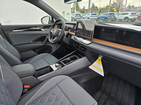 New 2026 Volkswagen Tiguan SEL R-Line image 36