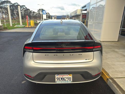 Used 2024 Toyota Prius LE image 12