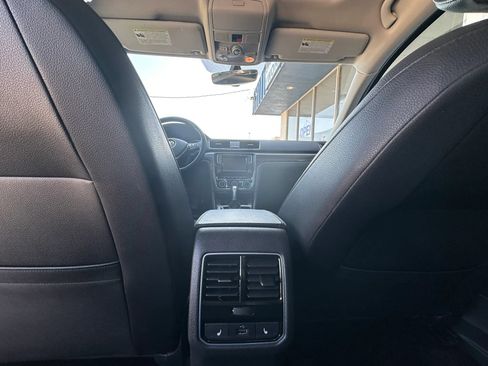 Used 2018 Volkswagen Passat 2.0T SE FWD image 17