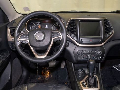 Used 2016 Jeep Cherokee Limited image 2