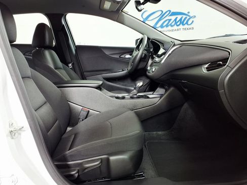 Used 2025 Chevrolet Malibu LT FWD image 11