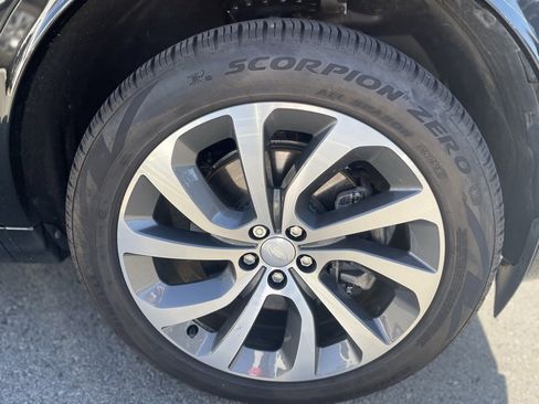 Used 2024 Land Rover Discovery Sport S image 35