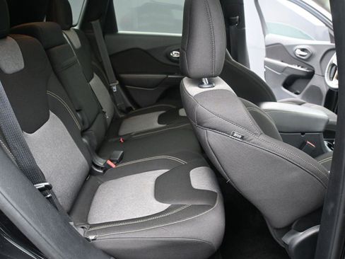 Used 2014 Jeep Cherokee Altitude w/ Comfort/Convenience Group image 18