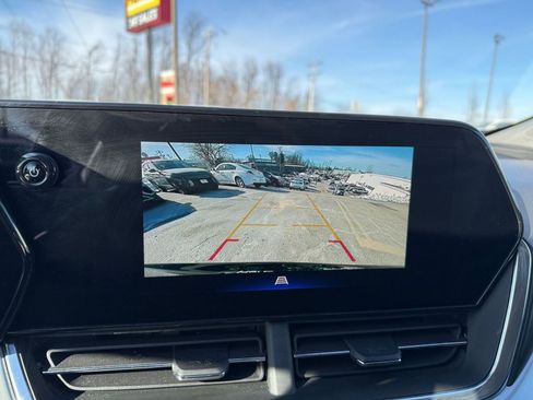 Used 2025 Chevrolet Trax LT w/ LT Convenience Package image 24