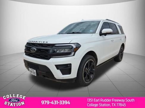 Used 2023 Ford Expedition Limited RWD image 3