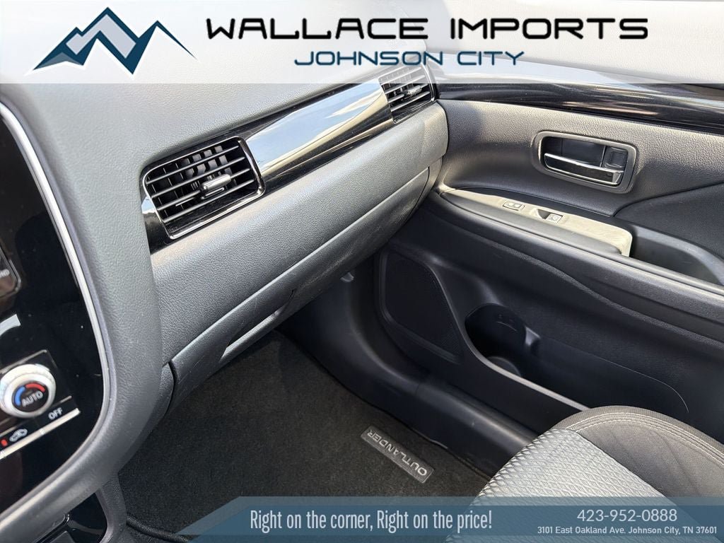 Used 2020 Mitsubishi Outlander ES AWD/4WD image 19