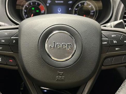 Used 2022 Jeep Cherokee Trailhawk w/ Sun, Sound & Nav Group AWD/4WD image 16