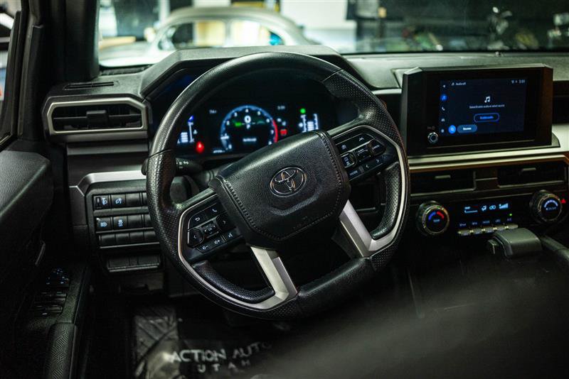 Used 2025 Toyota 4Runner SR5 AWD/4WD image 15