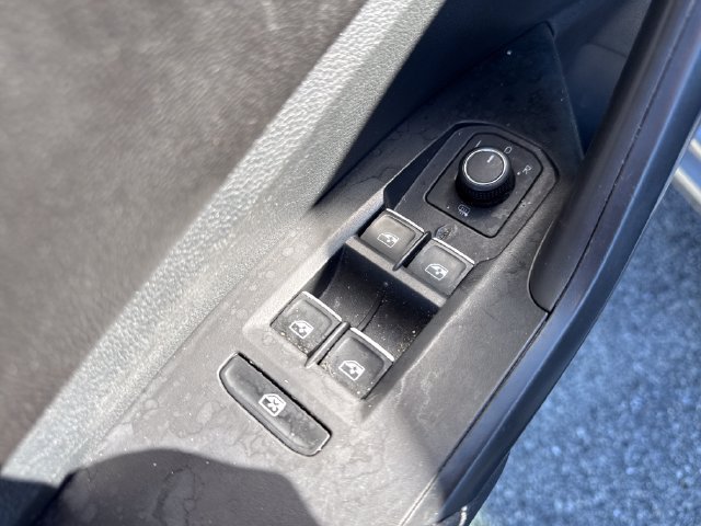 Used 2024 Volkswagen Jetta SE w/ Panoramic Sunroof Package FWD image 24