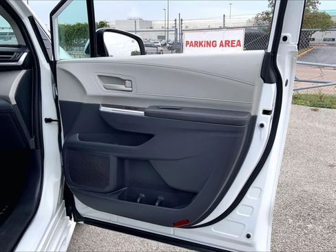 Used 2021 Toyota Sienna LE image 21