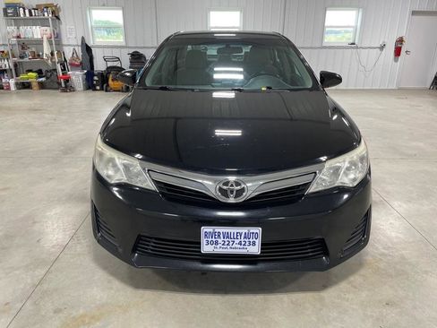 Used 2014 Toyota Camry LE FWD image 2