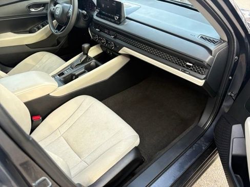 Certified 2025 Honda Accord SE image 29