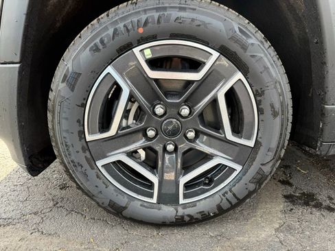 New 2026 Jeep Cherokee Laredo AWD/4WD image 9