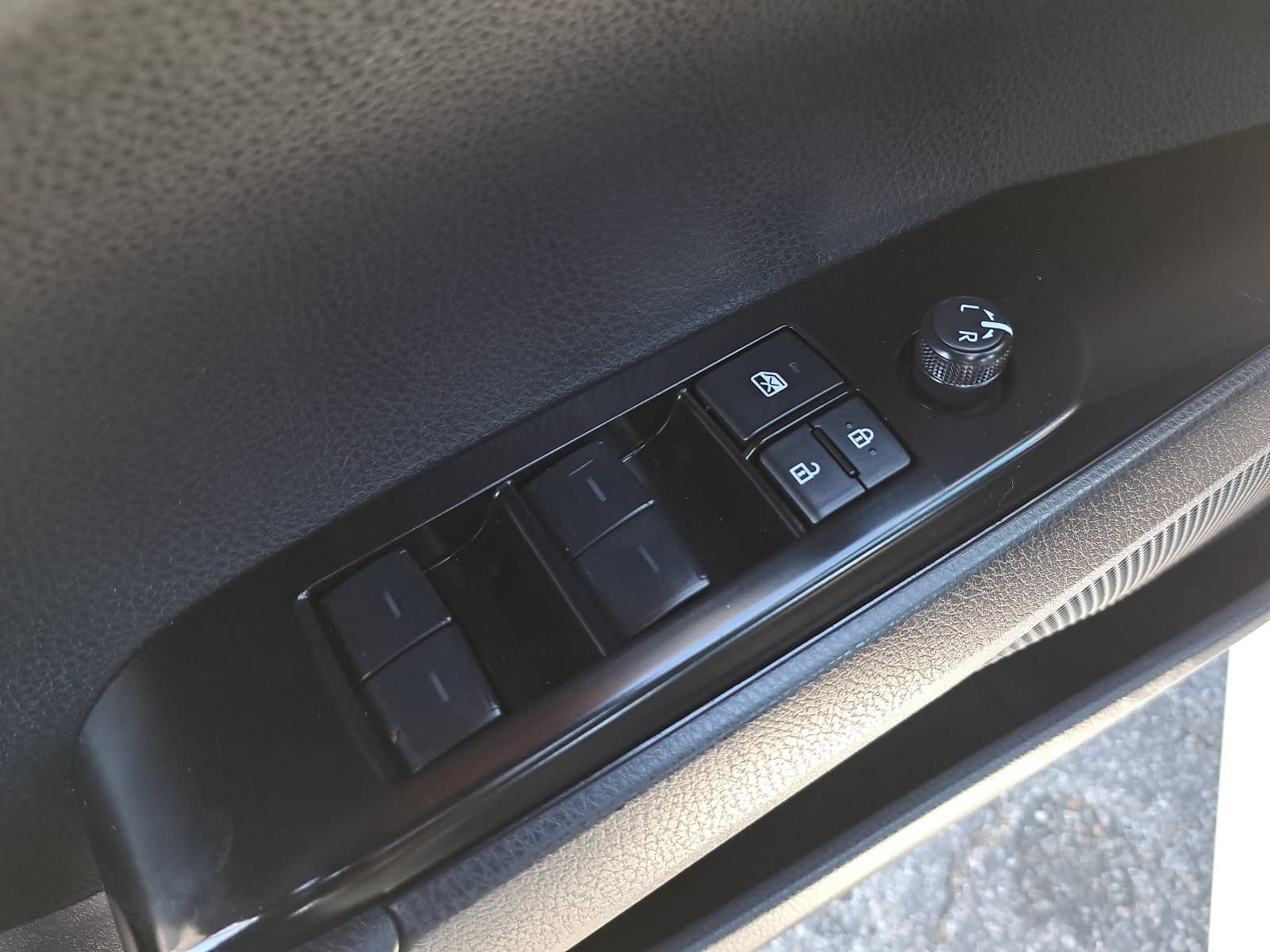 Used 2026 Toyota Camry SE FWD image 29