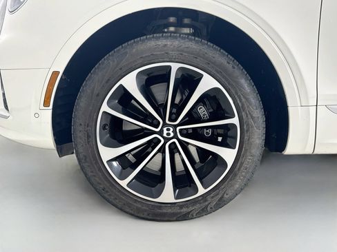 Certified 2023 Bentley Bentayga Extended Wheelbase AWD/4WD image 7