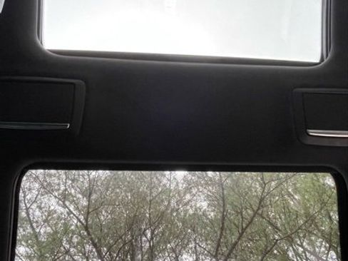 Used 2019 BMW 750i xDrive w/ M Sport Package image 23