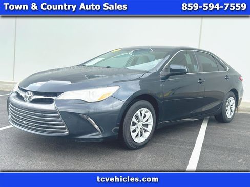 Used 2017 Toyota Camry LE FWD image 1
