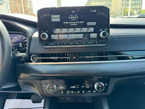 Used 2024 Mitsubishi Outlander AWD image 13