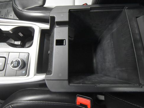Used 2022 Ford Explorer XLT w/ Equipment Group 202A AWD/4WD image 20