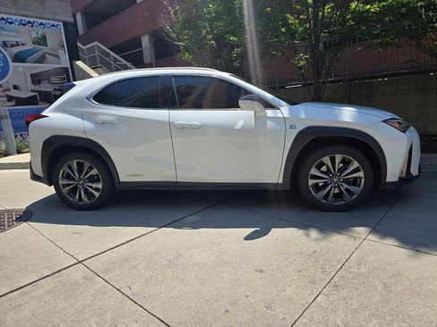 Used 2021 Lexus UX 250h F Sport w/ F Sport Premium Package AWD/4WD image 4