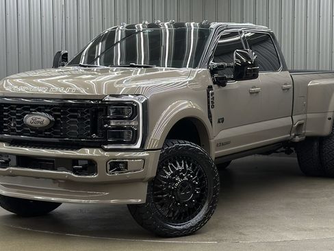 Used 2026 Ford F450 Platinum w/ Platinum Plus Package AWD/4WD image 1