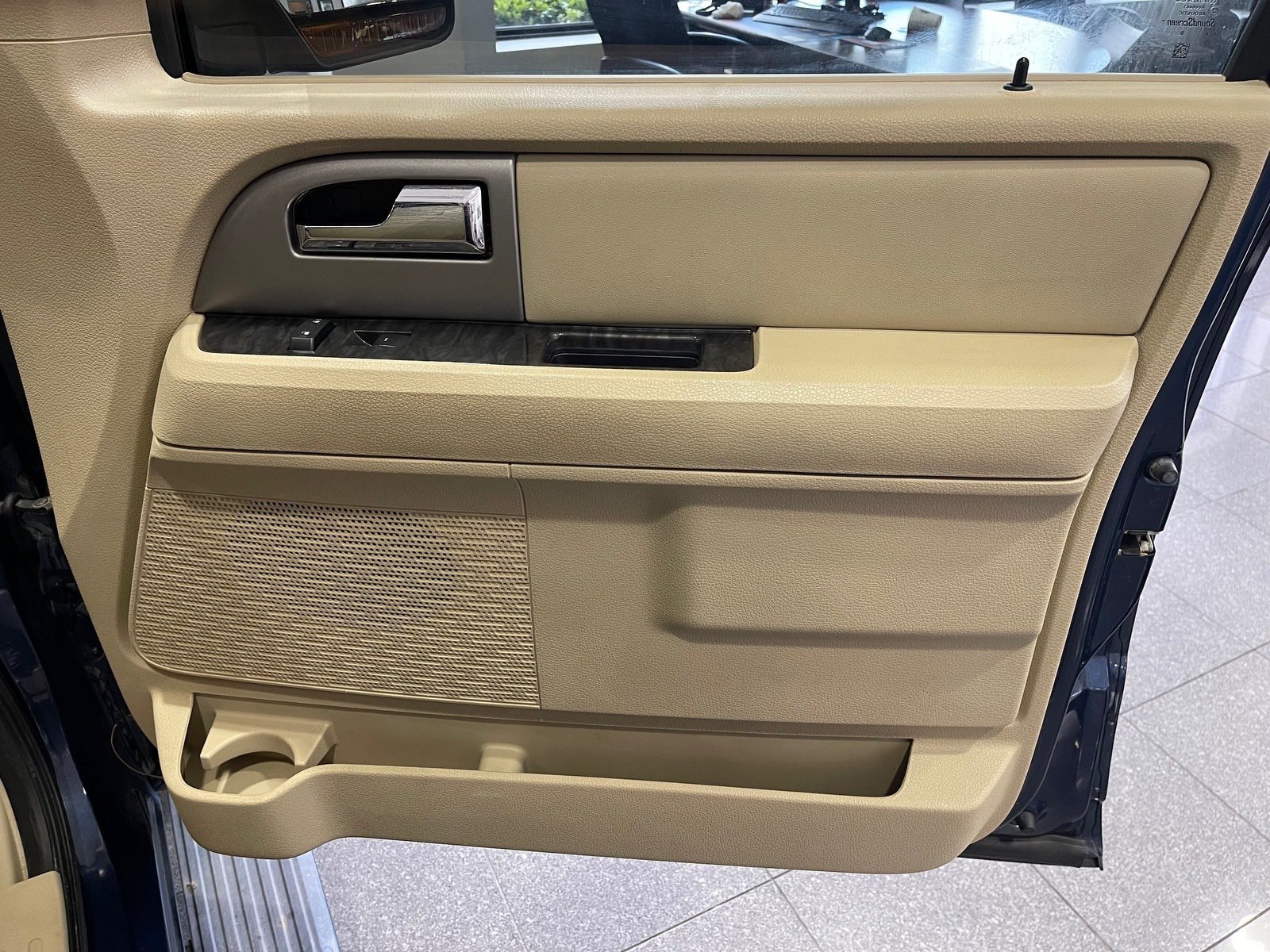 Used 2017 Ford Expedition Limited w/ Equipment Group 301A RWD image 40