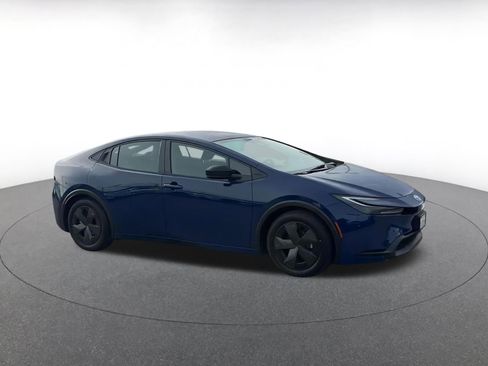 Used 2025 Toyota Prius LE image 2