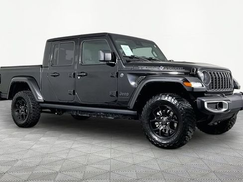Used 2024 Jeep Gladiator Sport AWD/4WD image 3