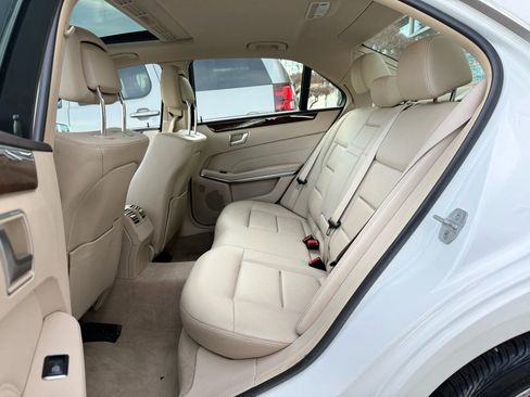 Used 2014 Mercedes-Benz E 350 4MATIC Sedan image 30