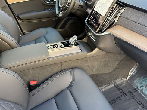 Used 2025 Volvo XC90 B6 Core w/ Protection Package Premier image 17